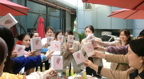 女神節(jié)快樂(lè)|有鮮花，有陽(yáng)光，有愛的赫名視顯事業(yè)2022